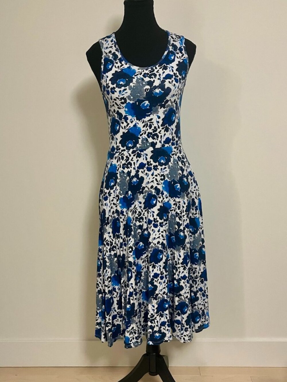 Agnes&Dora White and Blue Floral Dress